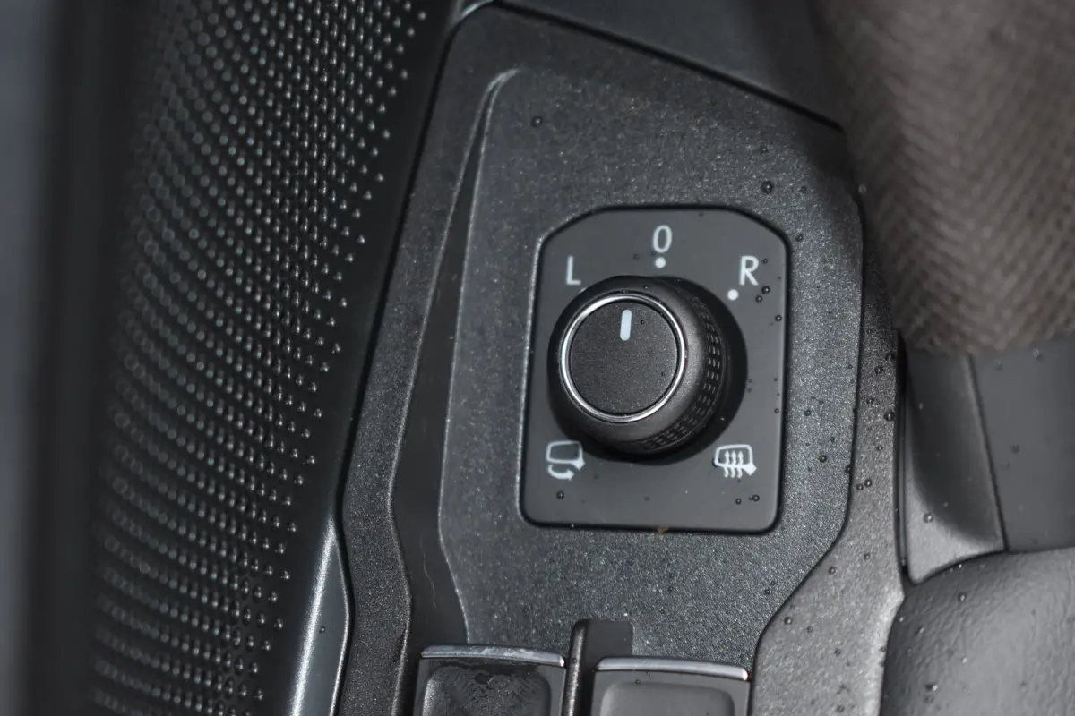 R-Line Edition | Trekhaak | 'App-Connect' draadloze smartphone integratie | Automatische afstandsregeling (Adaptive Cruise Control) | Buitenspiegels elektrisch instel-, verwarm- en inklapbaa