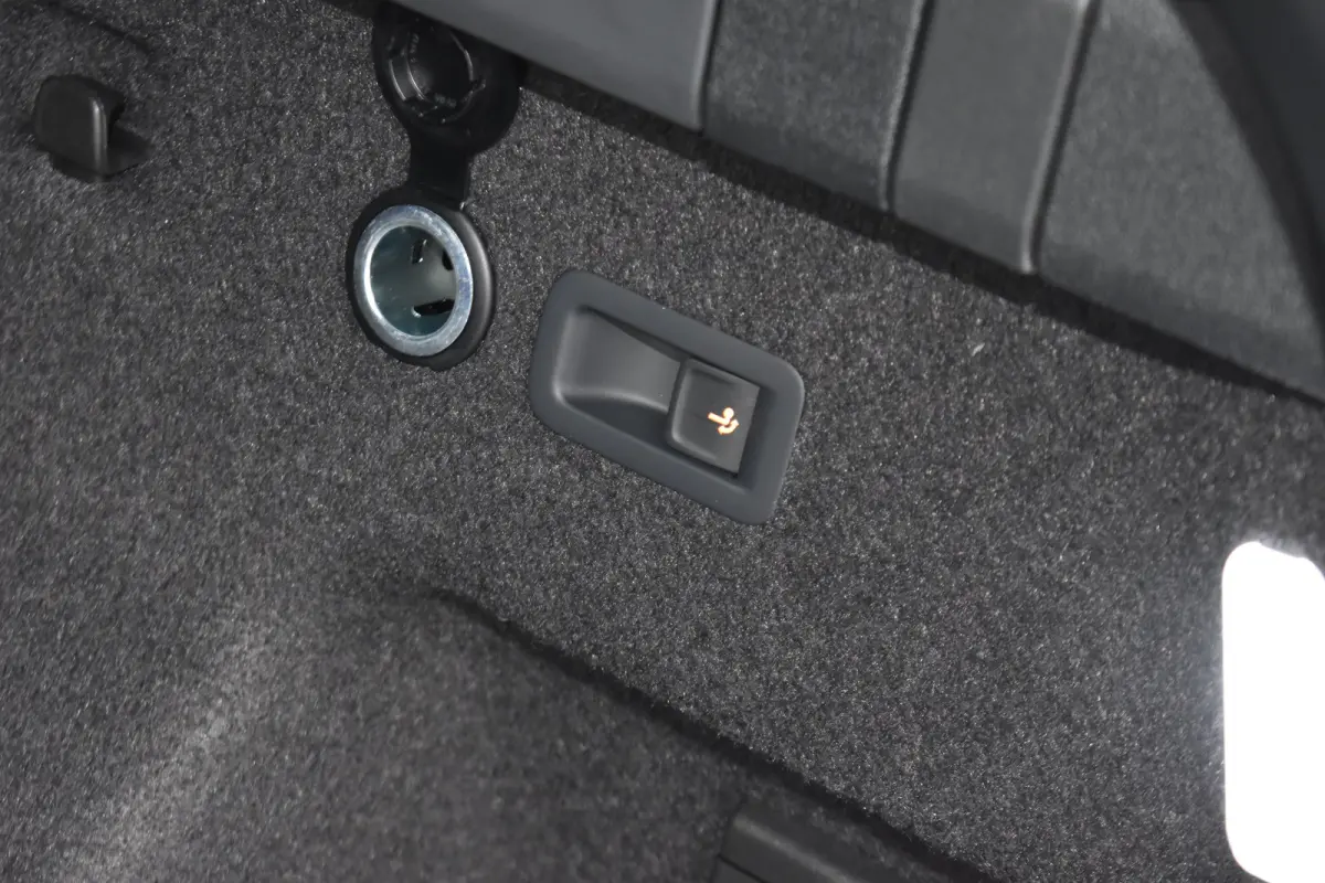 R-Line Edition | Trekhaak | 'App-Connect' draadloze smartphone integratie | Automatische afstandsregeling (Adaptive Cruise Control) | Buitenspiegels elektrisch instel-, verwarm- en inklapbaa