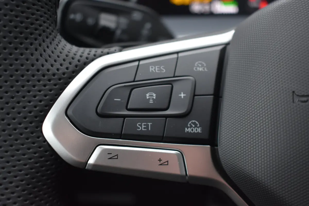 R-Line Edition | Trekhaak | 'App-Connect' draadloze smartphone integratie | Automatische afstandsregeling (Adaptive Cruise Control) | Buitenspiegels elektrisch instel-, verwarm- en inklapbaa