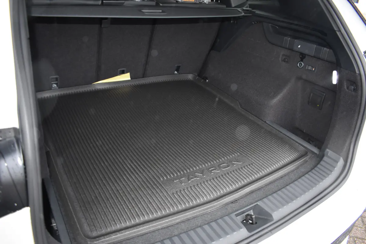 R-Line Edition | Trekhaak | 'App-Connect' draadloze smartphone integratie | Automatische afstandsregeling (Adaptive Cruise Control) | Buitenspiegels elektrisch instel-, verwarm- en inklapbaa