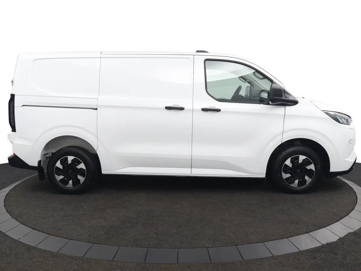 320 2.5 PHEV L1H1 Trend | Adaptive Cruise | BLIS | Navigatie | Camera | CarPlay/Android Auto | Bijrijders Bank | Verwarmde Voorruit
