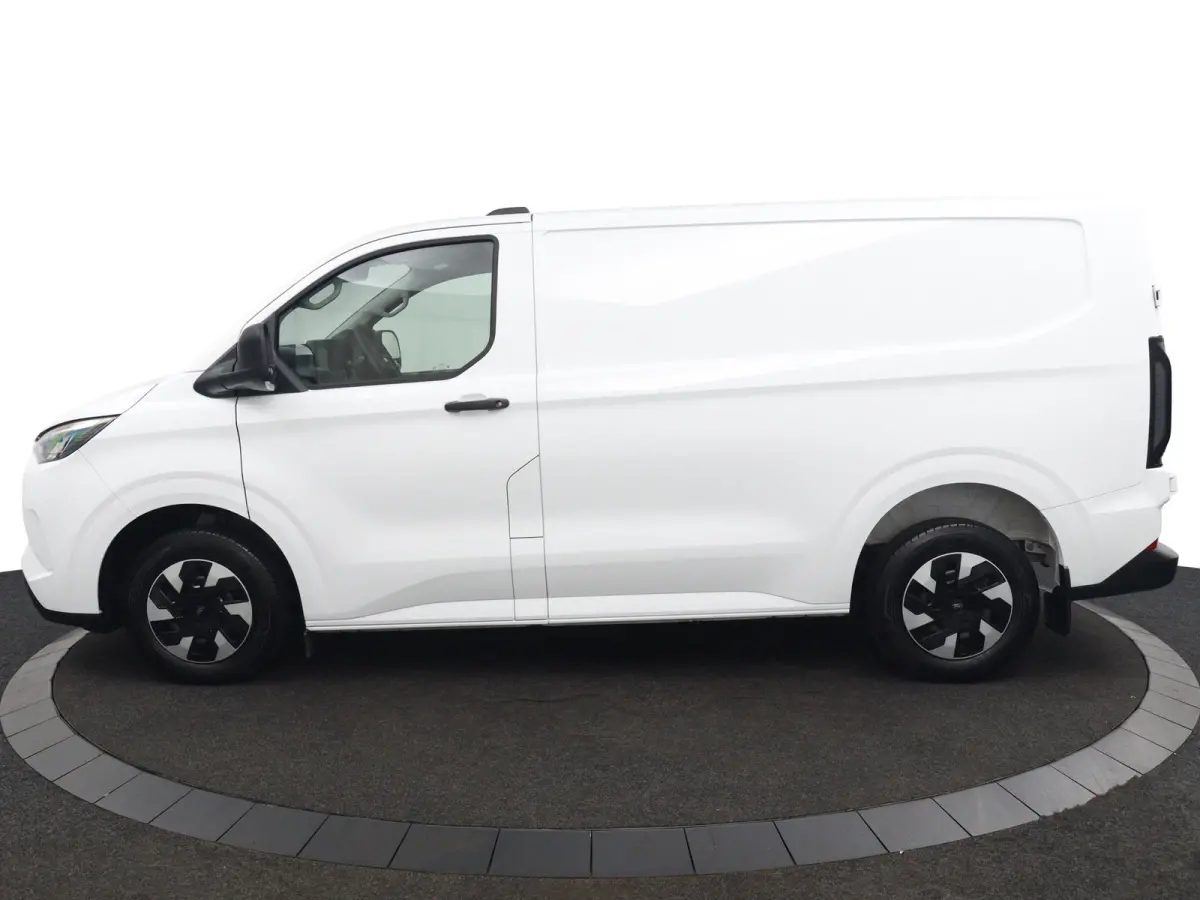 320 2.5 PHEV L1H1 Trend | Adaptive Cruise | BLIS | Navigatie | Camera | CarPlay/Android Auto | Bijrijders Bank | Verwarmde Voorruit
