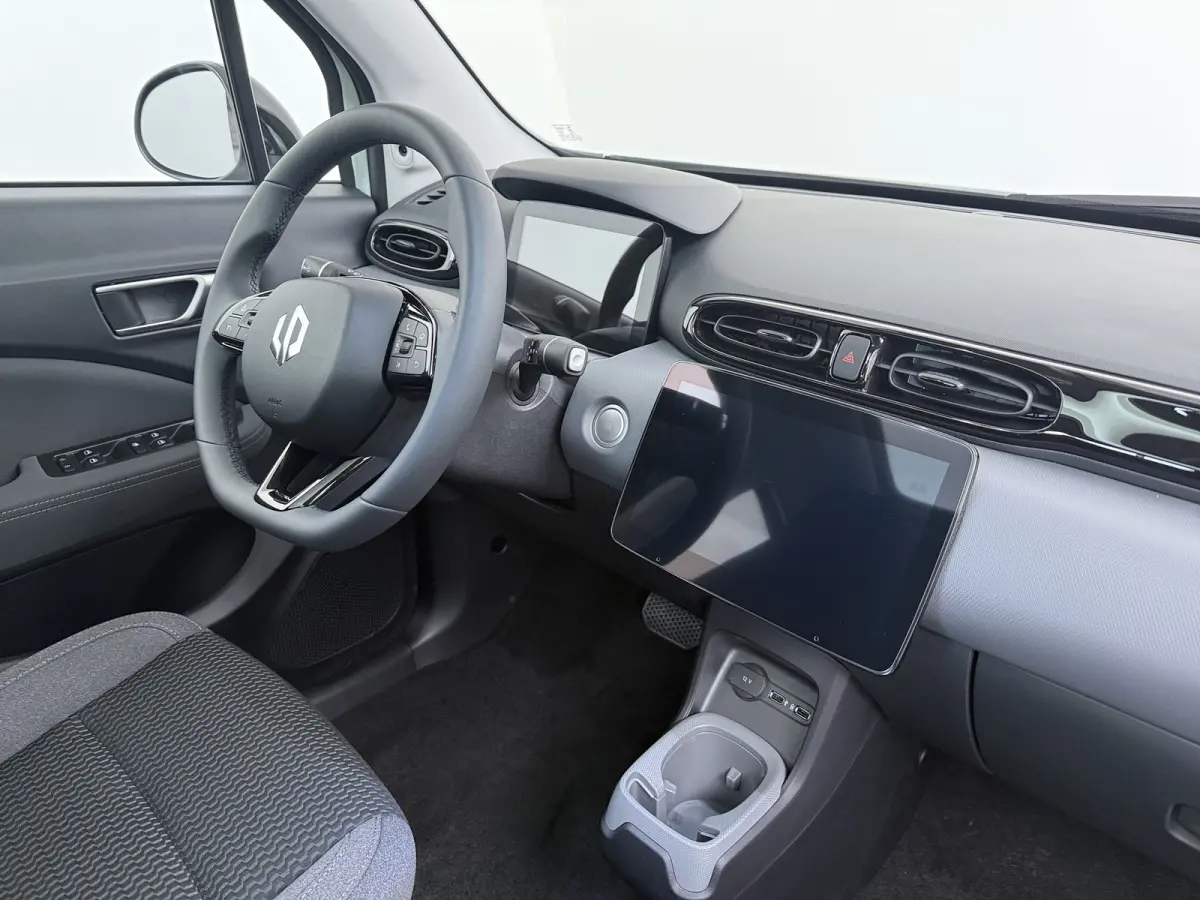 Design 37.3 kWh | €2500,- korting !! | Vanaf €259,- Private Lease per maand !  | Achteruitrijcamera | Cruise control adaptief | Dodehoek detectie