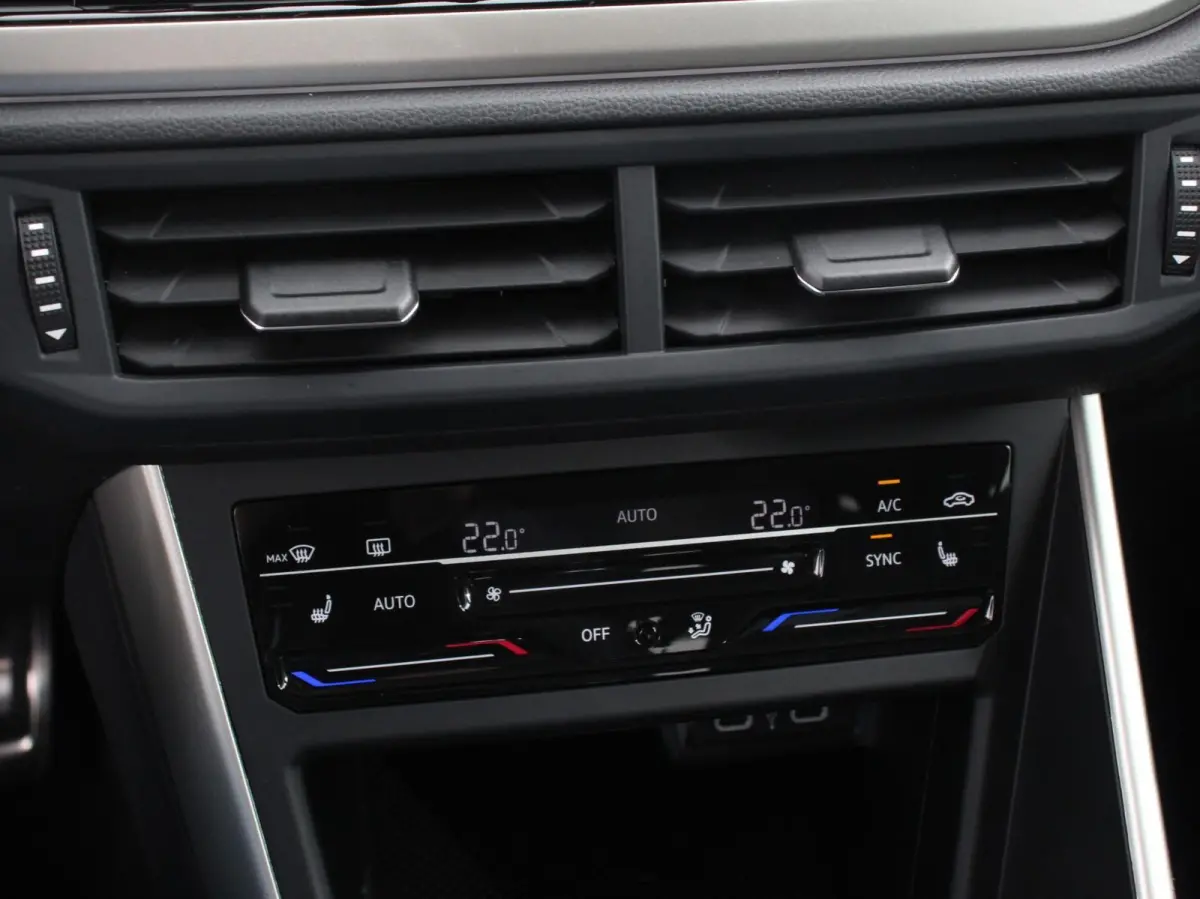 1.0 TSI Move Navigatie App Connect / Android Auto / Apple Carplay Climate Control Parkeer sensoren Lichtmetalen Velgen Dab Digitale Cockpit
