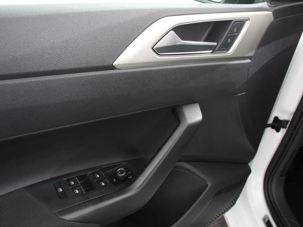 1.0 TSI Move Navigatie App Connect / Android Auto / Apple Carplay Climate Control Parkeer sensoren Lichtmetalen Velgen Dab Digitale Cockpit