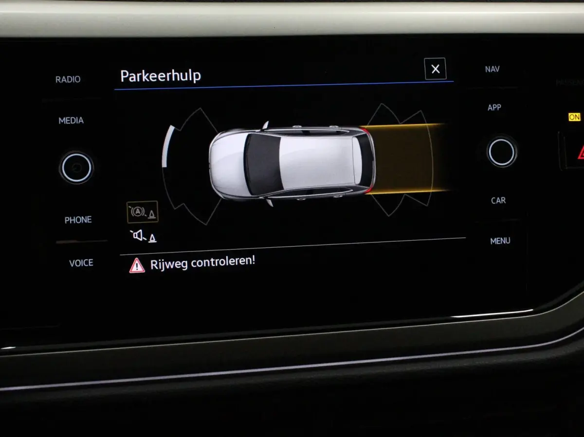 1.0 TSI Move Navigatie App Connect / Android Auto / Apple Carplay Climate Control Parkeer sensoren Lichtmetalen Velgen Dab Digitale Cockpit