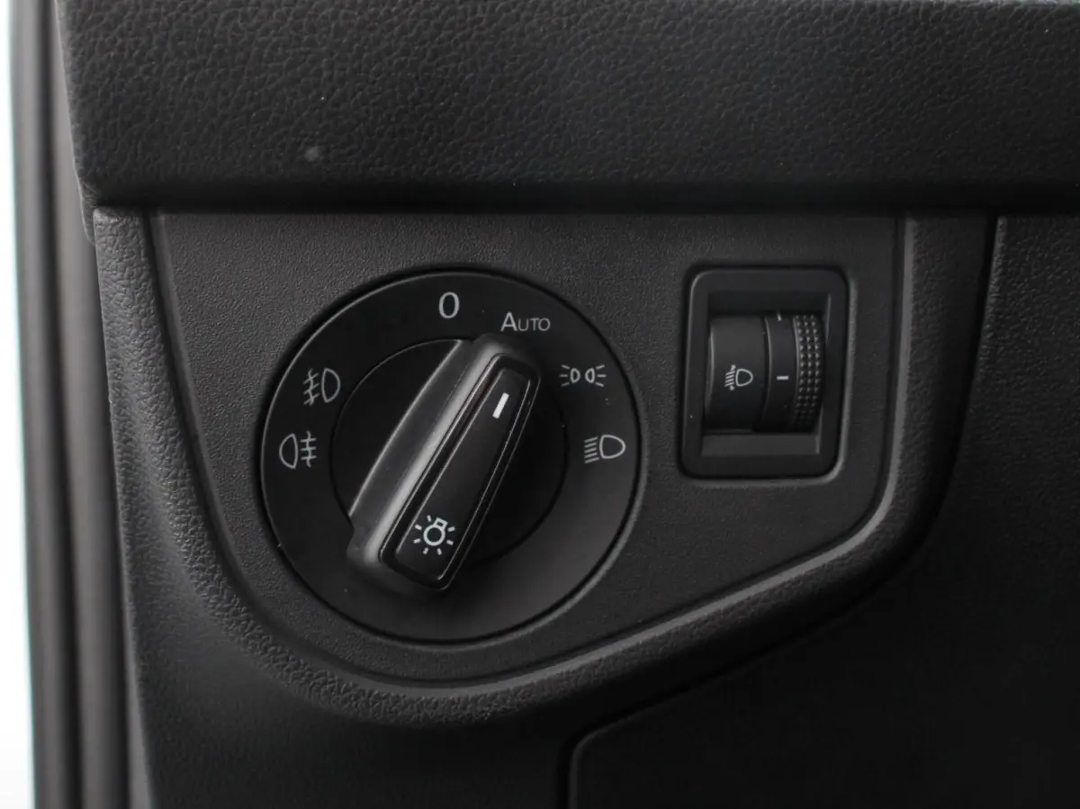 1.0 TSI Move Navigatie App Connect / Android Auto / Apple Carplay Climate Control Parkeer sensoren Lichtmetalen Velgen Dab Digitale Cockpit