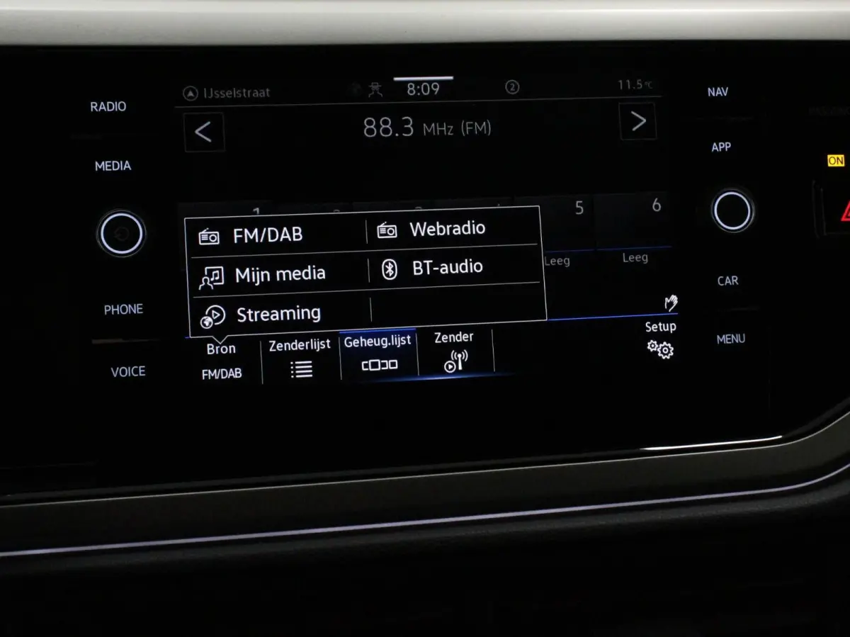 1.0 TSI Move Navigatie App Connect / Android Auto / Apple Carplay Climate Control Parkeer sensoren Lichtmetalen Velgen Dab Digitale Cockpit