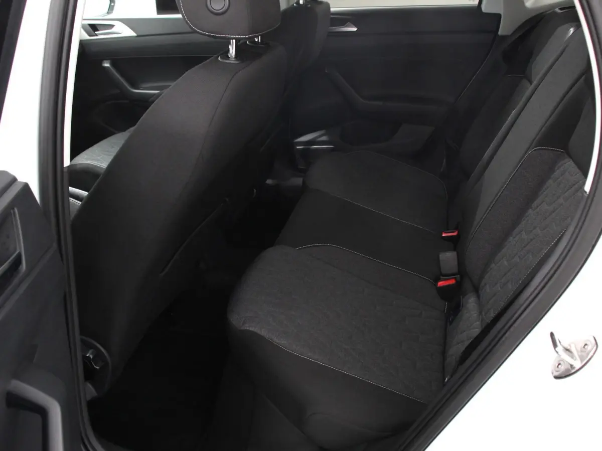 1.0 TSI Move Navigatie App Connect / Android Auto / Apple Carplay Climate Control Parkeer sensoren Lichtmetalen Velgen Dab Digitale Cockpit