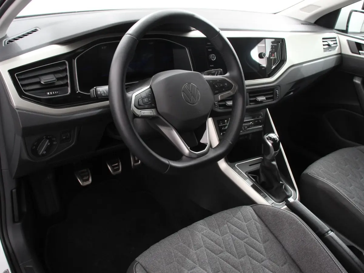 1.0 TSI Move Navigatie App Connect / Android Auto / Apple Carplay Climate Control Parkeer sensoren Lichtmetalen Velgen Dab Digitale Cockpit