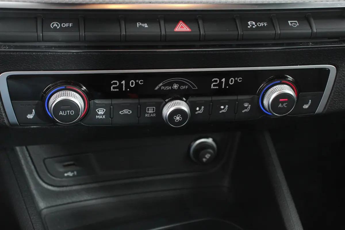 35 TFSI 150pk S-Tronic Prestige Navigatie Apple Carplay/Android Auto Camera Parkeersensoren Adaptive Cruise Control Stoelverwarming Climate Control Lichtmetalen velgen