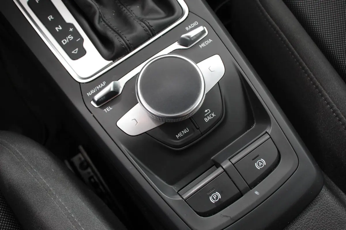 35 TFSI 150pk S-Tronic Prestige Navigatie Apple Carplay/Android Auto Camera Parkeersensoren Adaptive Cruise Control Stoelverwarming Climate Control Lichtmetalen velgen