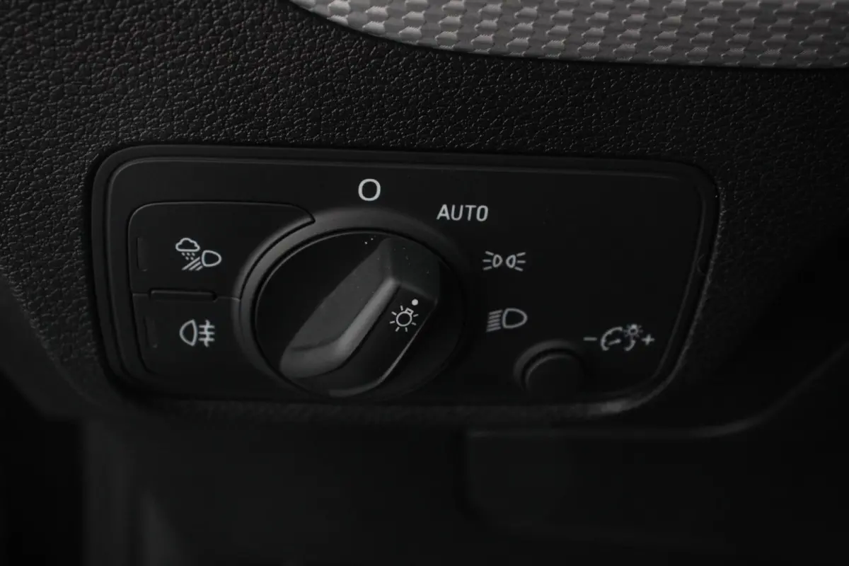 35 TFSI 150pk S-Tronic Prestige Navigatie Apple Carplay/Android Auto Camera Parkeersensoren Adaptive Cruise Control Stoelverwarming Climate Control Lichtmetalen velgen