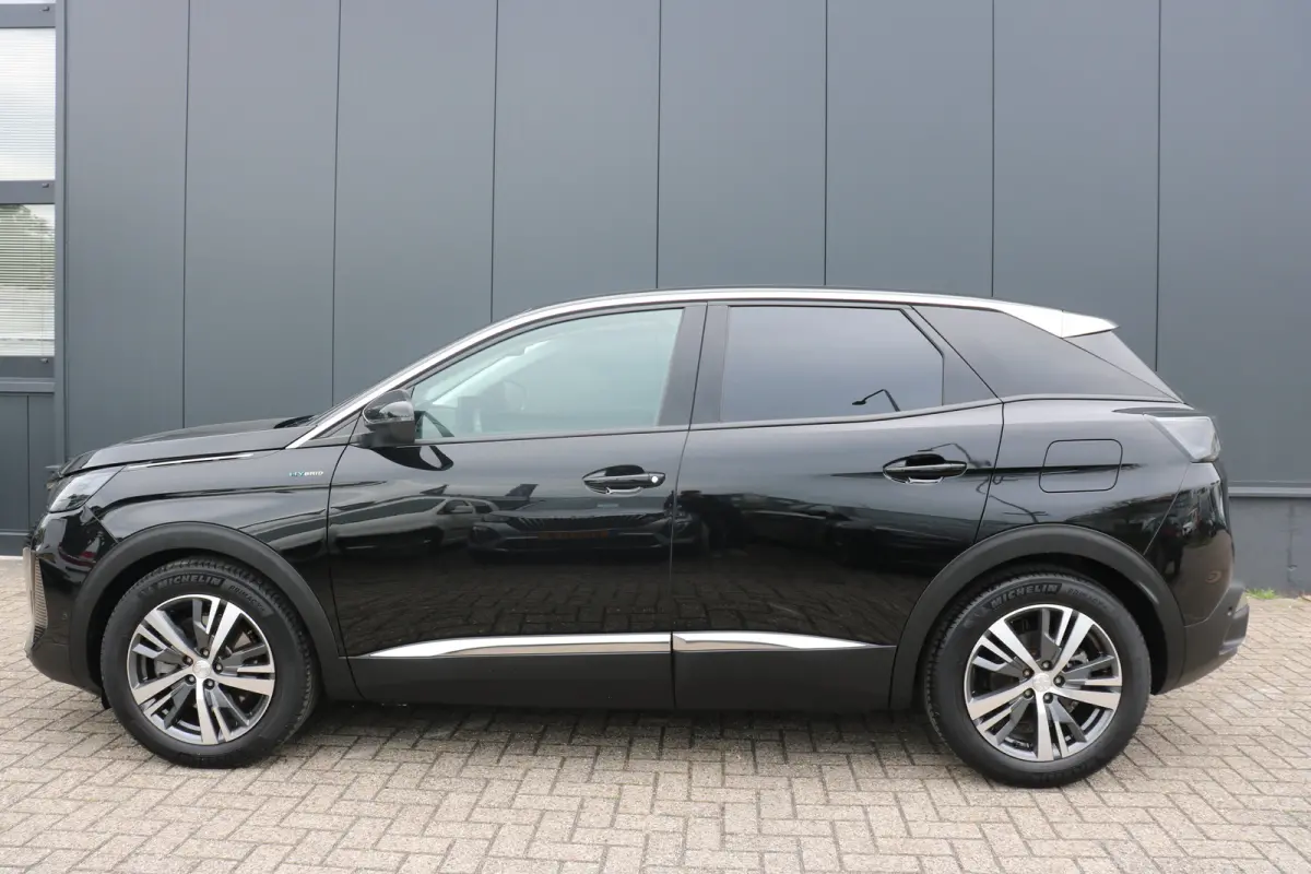 1.6 HYbrid 225 Blue Lease Allure | Navi | Trekhaak | Stoekverwarm. | Keyless Entry | Cruise control | PDC V+A | DAB |