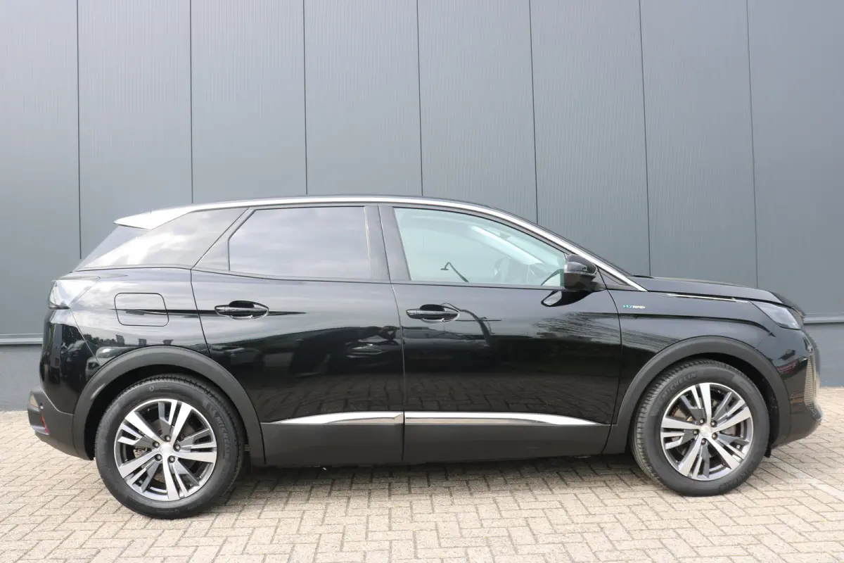 1.6 HYbrid 225 Blue Lease Allure | Navi | Trekhaak | Stoekverwarm. | Keyless Entry | Cruise control | PDC V+A | DAB |