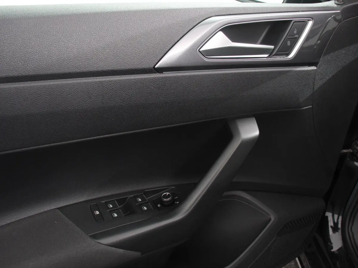 1.0 TSI 110pk Highline Navigatie Apple Carplay/Android Auto Parkeersensoren Stoelverwarming Ledverlichting Getinte ramen Climate Control