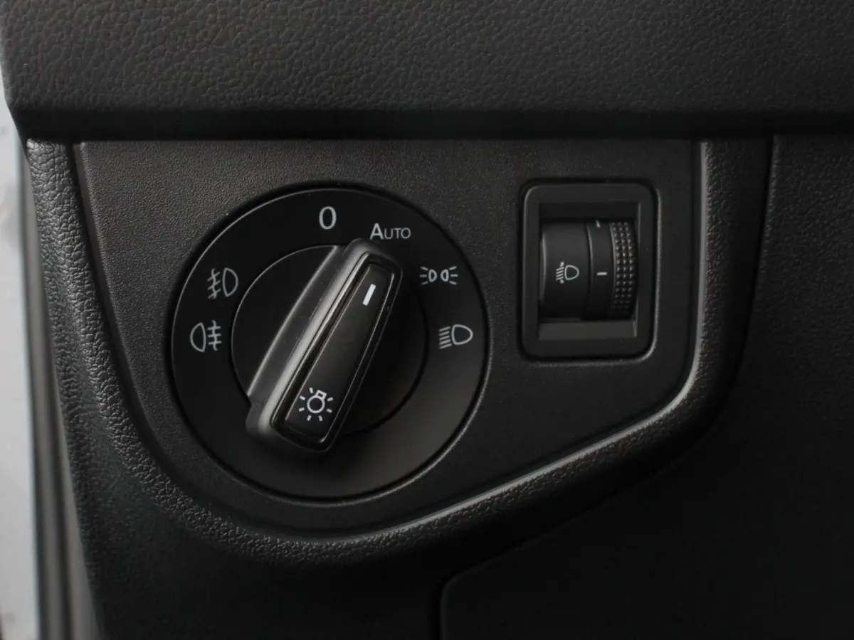 1.0 TSI 110pk Highline Navigatie Apple Carplay/Android Auto Parkeersensoren Stoelverwarming Ledverlichting Getinte ramen Climate Control