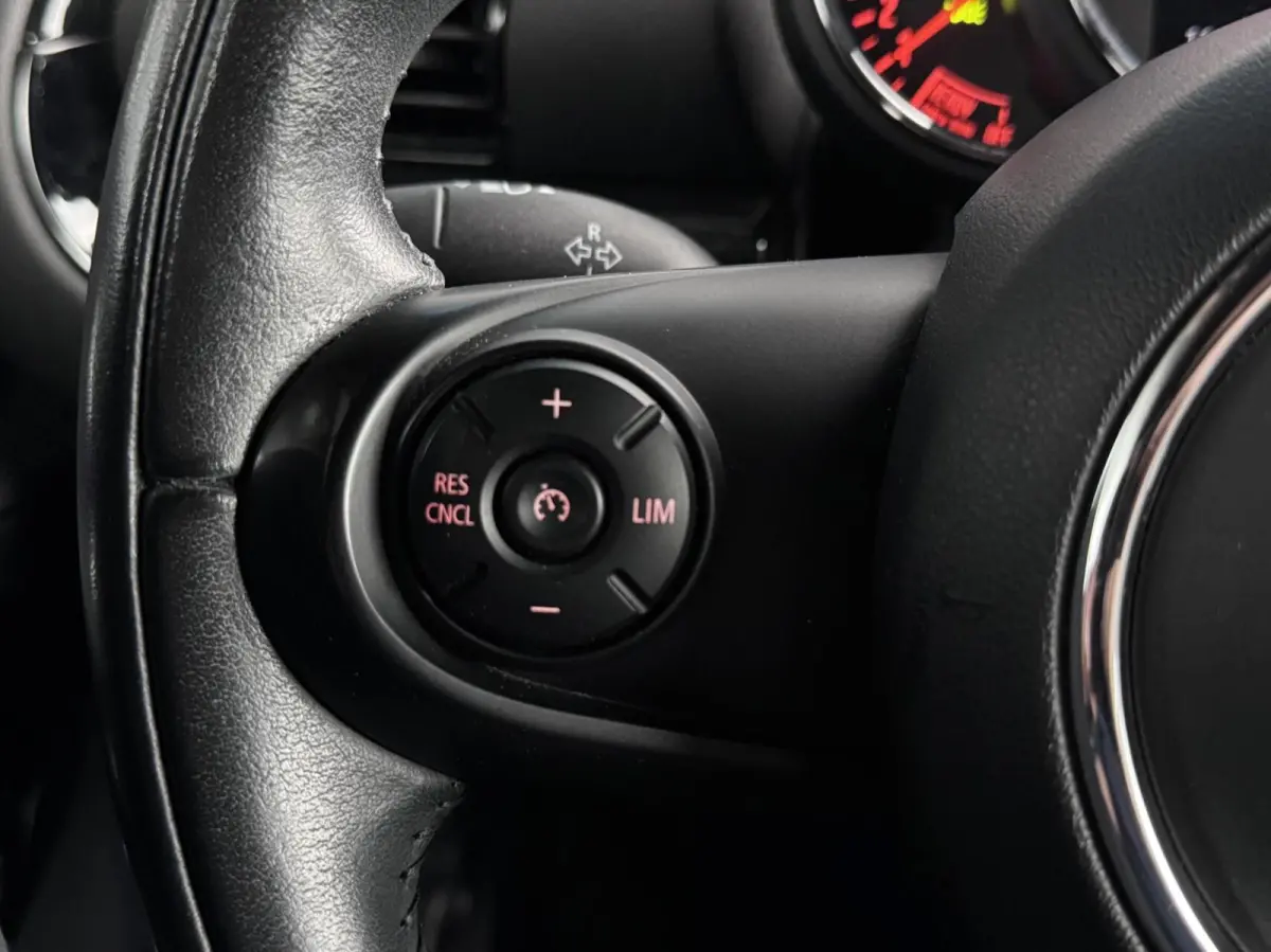 1.5 AUTOMAAT|DEALEROH|LED|CARPLAY|INDIAN RED