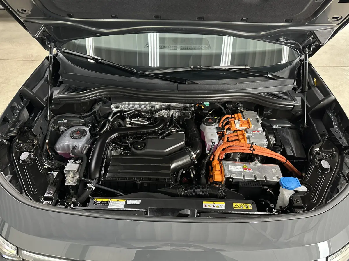 1.5 eHybrid R-Line | Trekhaak-pakket | Navigatie-pakket | Stoel- & stuurverwarming