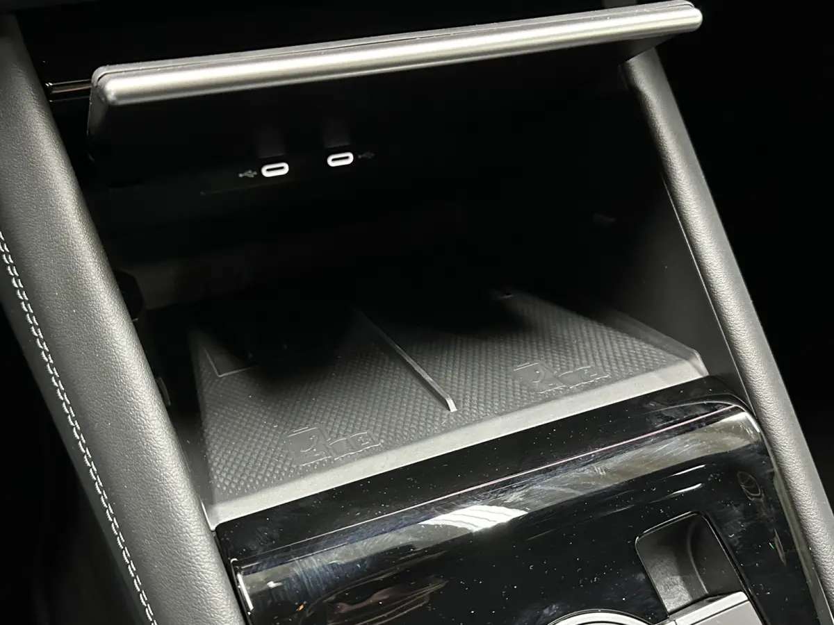 1.5 eHybrid R-Line | Trekhaak-pakket | Navigatie-pakket | Stoel- & stuurverwarming