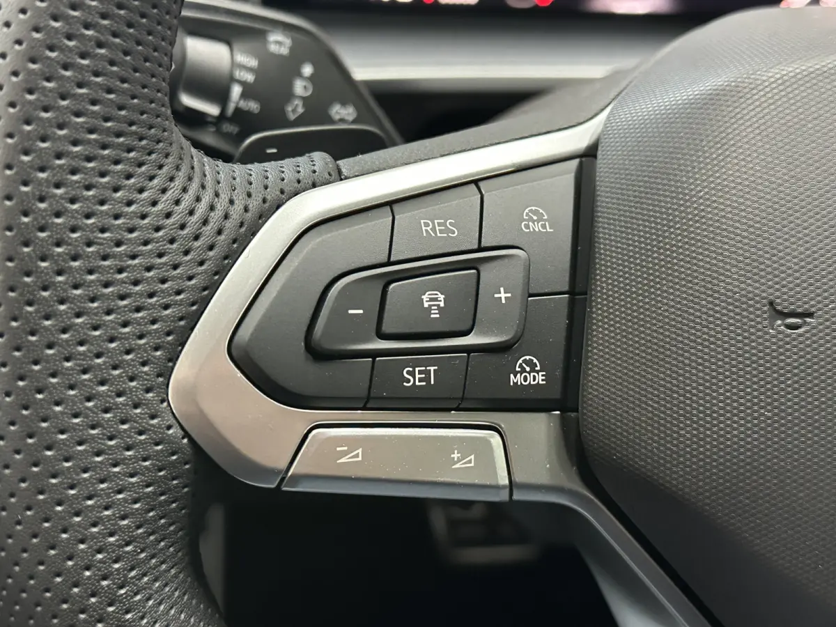 1.5 eHybrid R-Line | Trekhaak-pakket | Navigatie-pakket | Stoel- & stuurverwarming