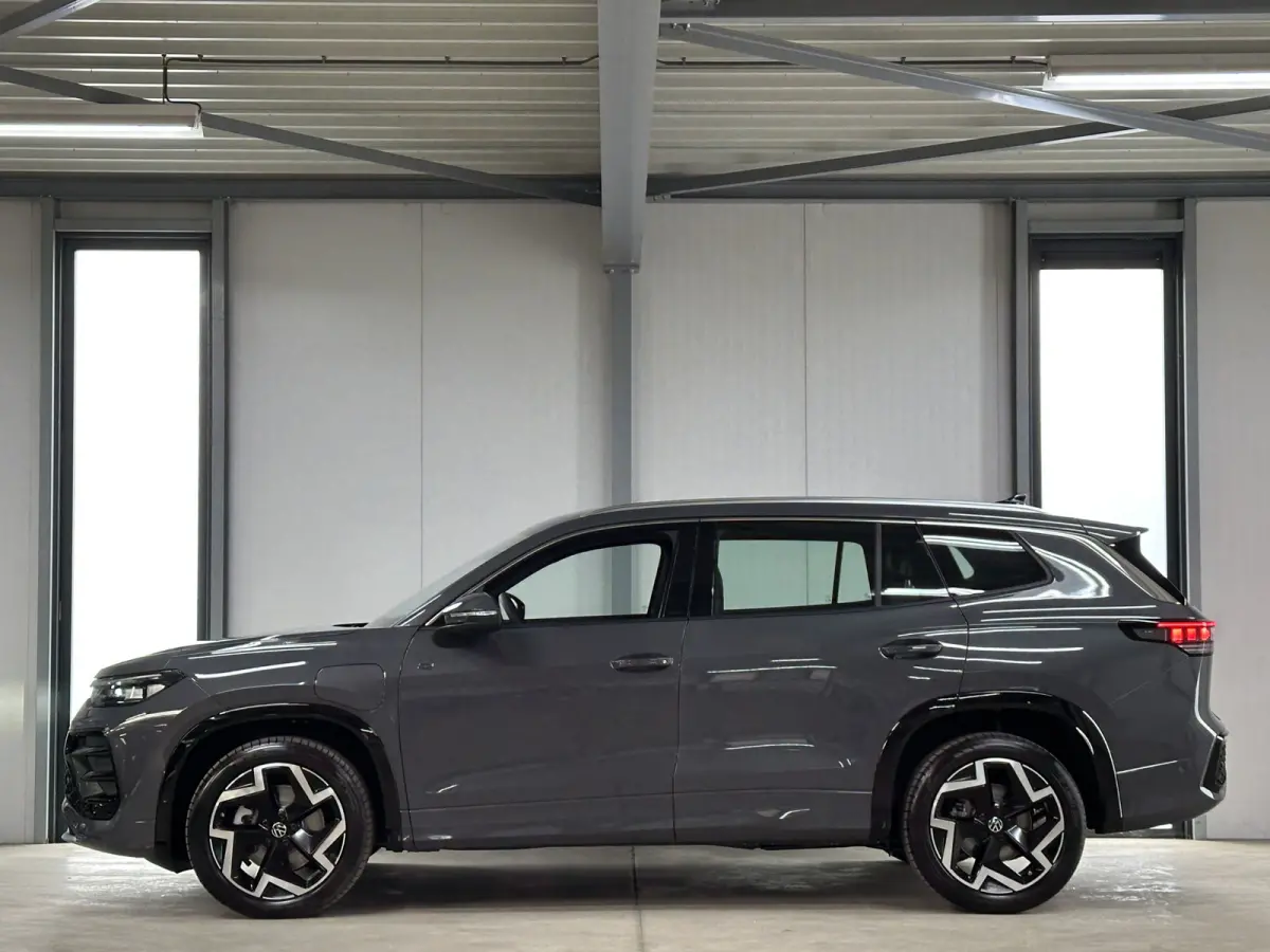 1.5 eHybrid R-Line | Trekhaak-pakket | Navigatie-pakket | Stoel- & stuurverwarming
