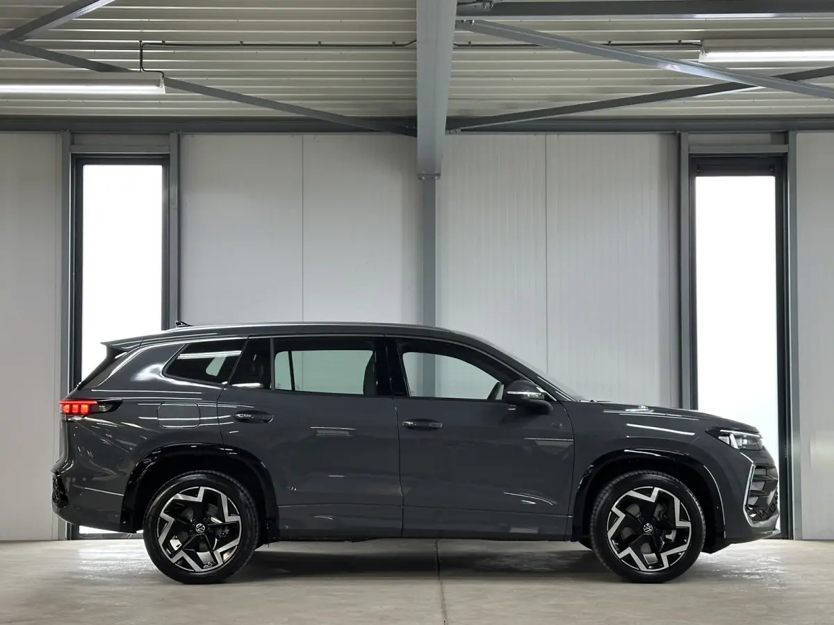 1.5 eHybrid R-Line | Trekhaak-pakket | Navigatie-pakket | Stoel- & stuurverwarming