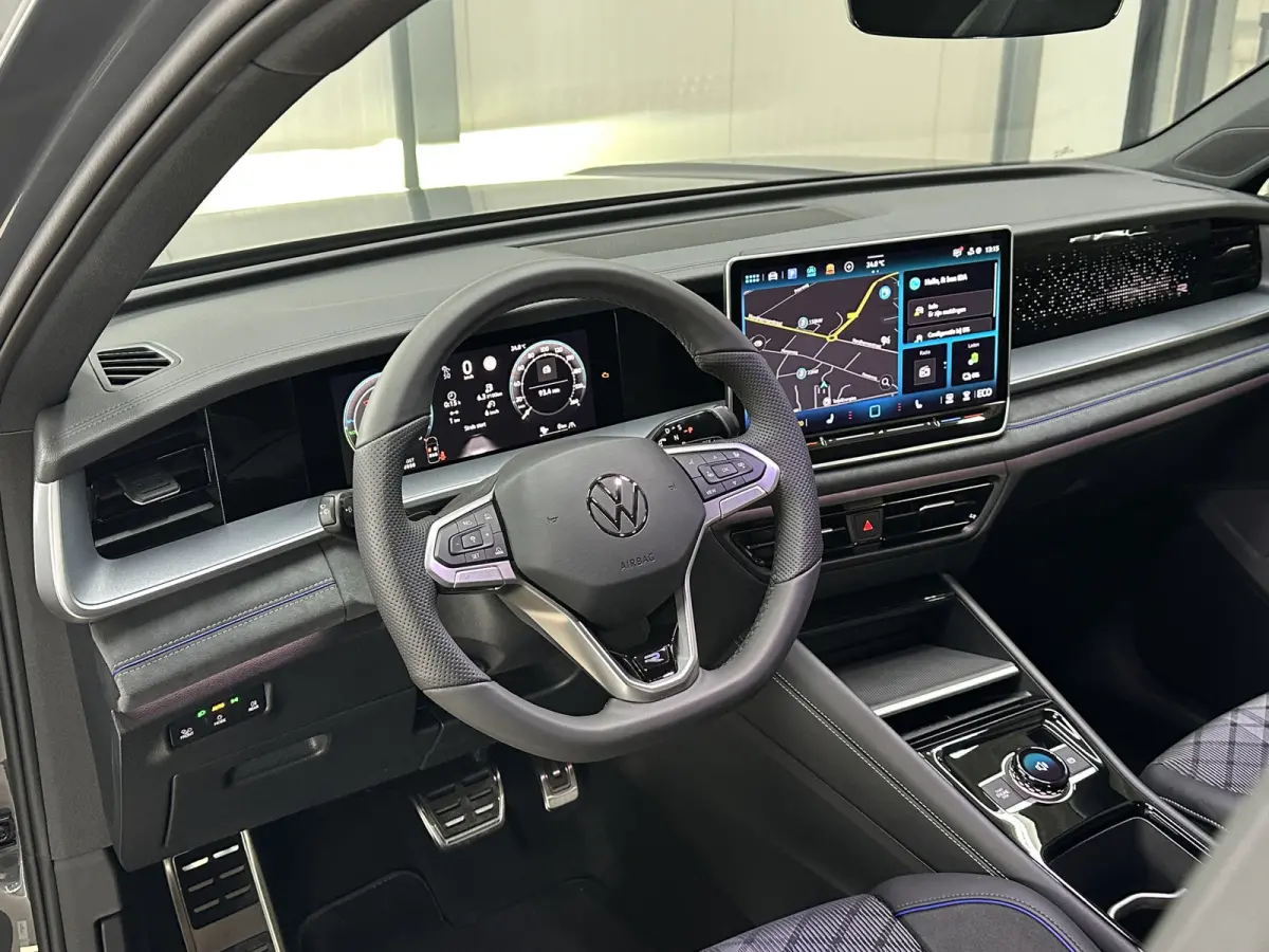 1.5 eHybrid R-Line | Trekhaak-pakket | Navigatie-pakket | Stoel- & stuurverwarming