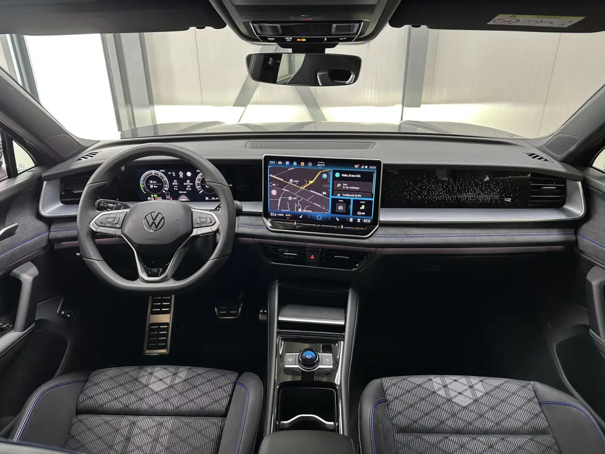 1.5 eHybrid R-Line | Trekhaak-pakket | Navigatie-pakket | Stoel- & stuurverwarming