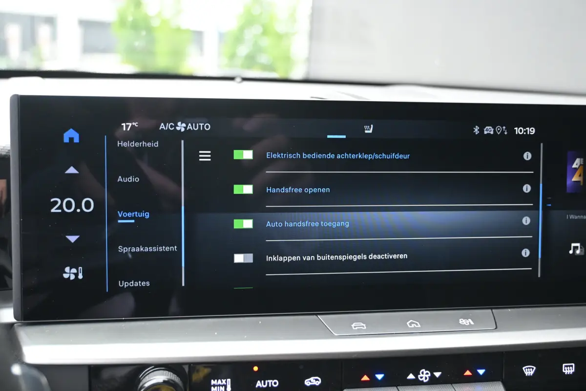 1.2 Turbo Hybrid Business Edition DEMO-DEAL! | Navigatie | Stoel/Stuurverwarming | Achteruitrijcamera | Comfortstoelen | !!