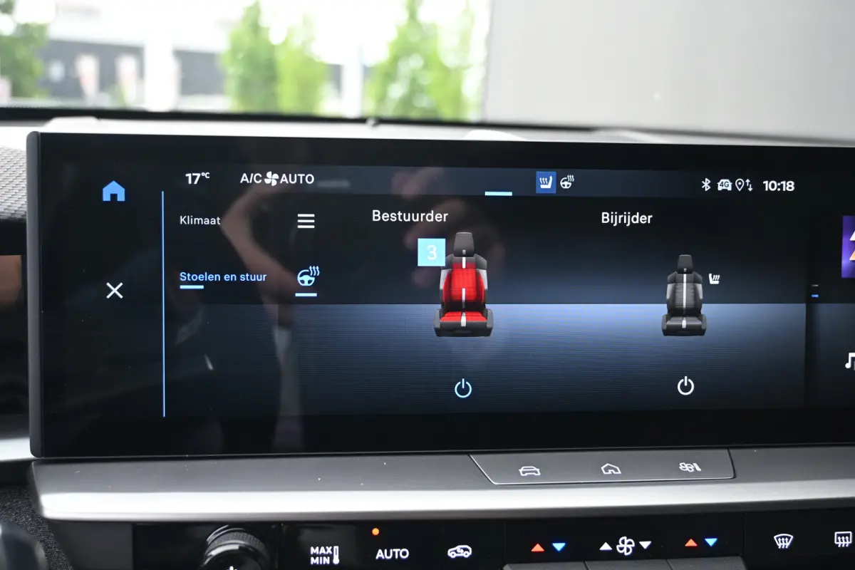 1.2 Turbo Hybrid Business Edition DEMO-DEAL! | Navigatie | Stoel/Stuurverwarming | Achteruitrijcamera | Comfortstoelen | !!