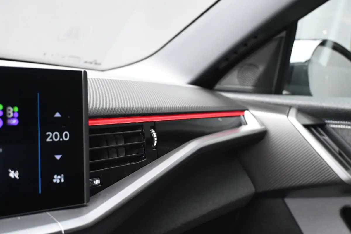 1.2 Turbo Hybrid Business Edition DEMO-DEAL! | Navigatie | Stoel/Stuurverwarming | Achteruitrijcamera | Comfortstoelen | !!