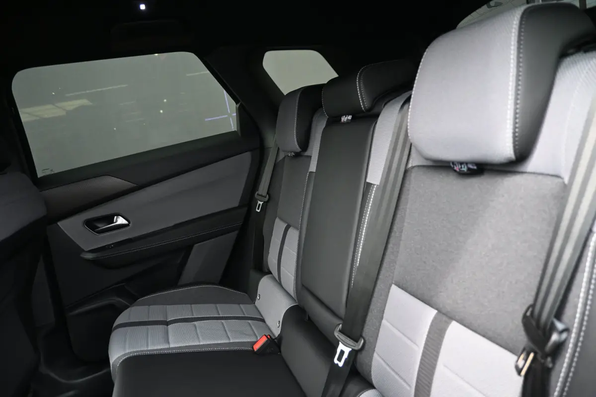 1.2 Turbo Hybrid Business Edition DEMO-DEAL! | Navigatie | Stoel/Stuurverwarming | Achteruitrijcamera | Comfortstoelen | !!
