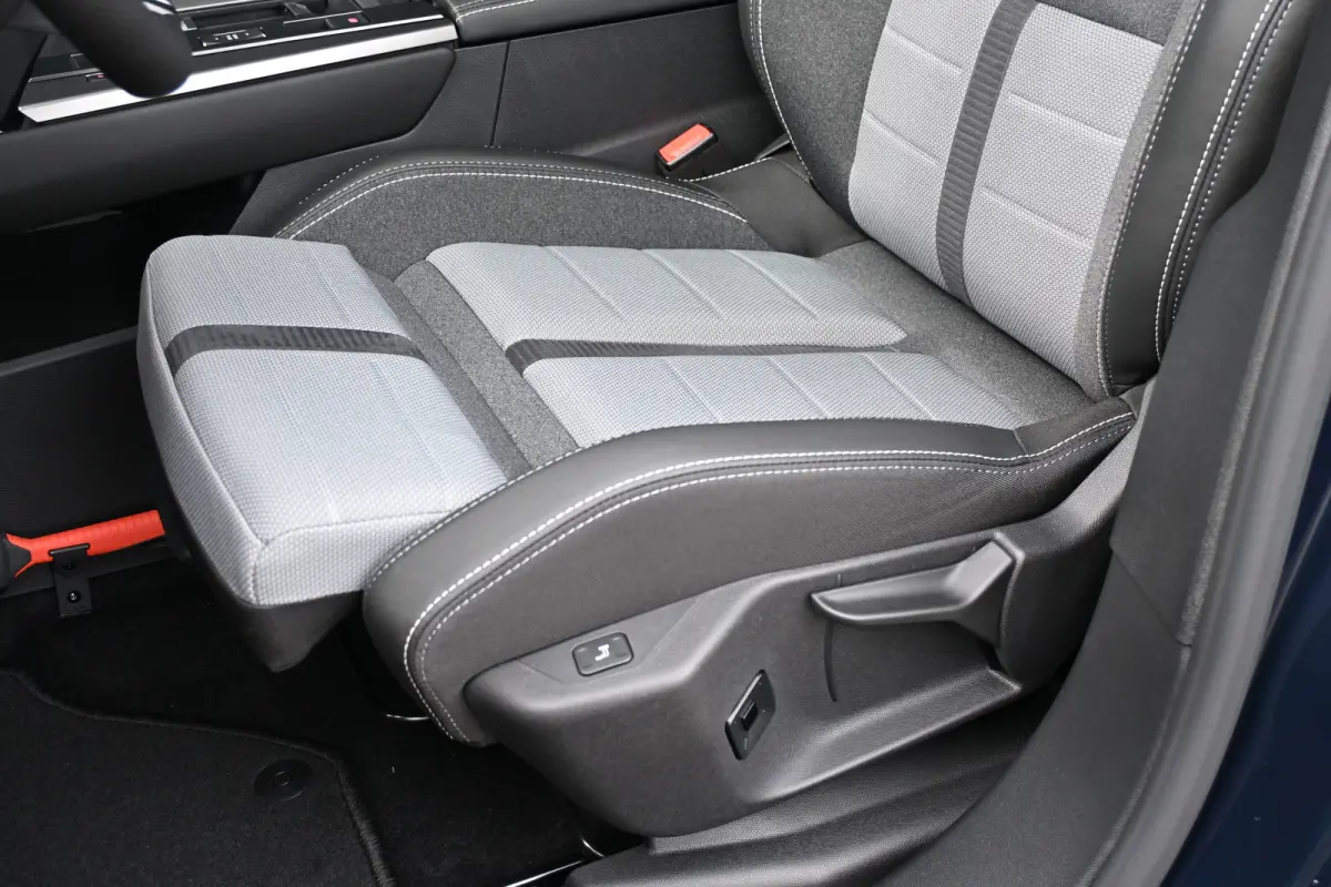 1.2 Turbo Hybrid Business Edition DEMO-DEAL! | Navigatie | Stoel/Stuurverwarming | Achteruitrijcamera | Comfortstoelen | !!
