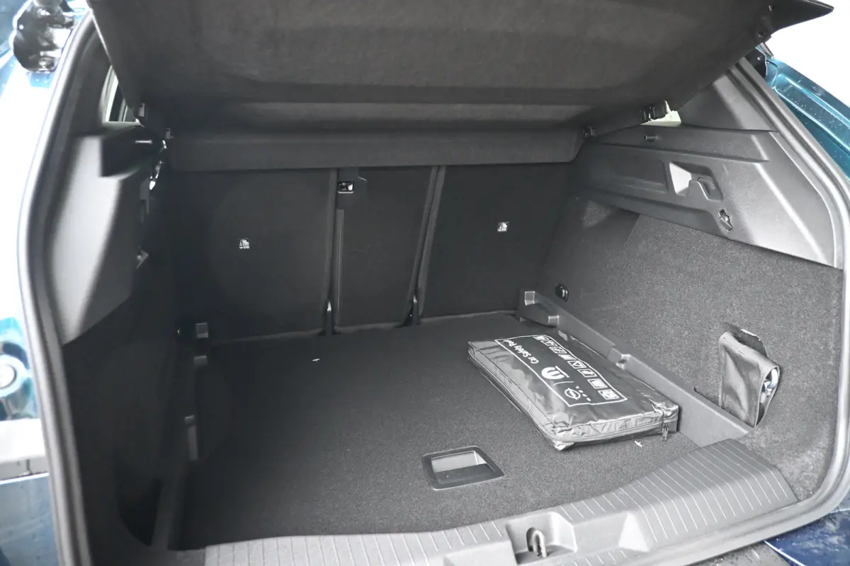 1.2 Turbo Hybrid Business Edition DEMO-DEAL! | Navigatie | Stoel/Stuurverwarming | Achteruitrijcamera | Comfortstoelen | !!
