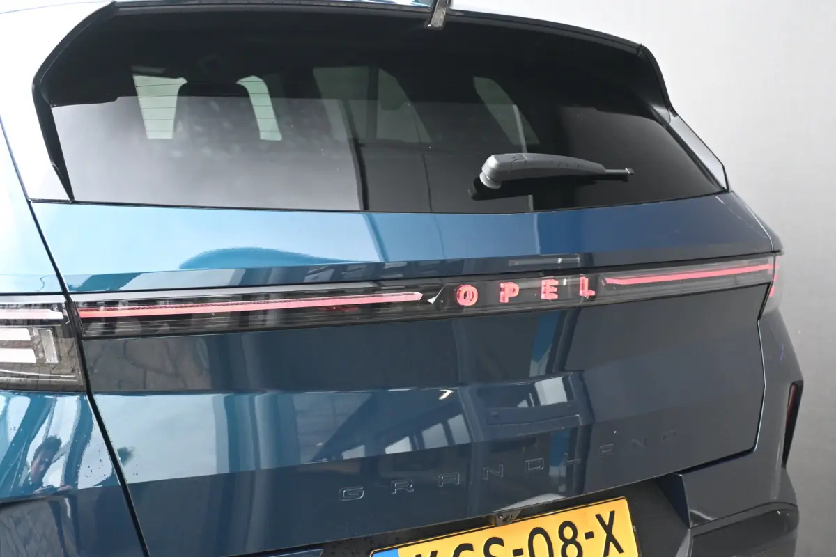 1.2 Turbo Hybrid Business Edition DEMO-DEAL! | Navigatie | Stoel/Stuurverwarming | Achteruitrijcamera | Comfortstoelen | !!