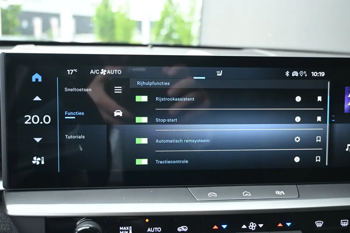 1.2 Turbo Hybrid Business Edition DEMO-DEAL! | Navigatie | Stoel/Stuurverwarming | Achteruitrijcamera | Comfortstoelen | !!