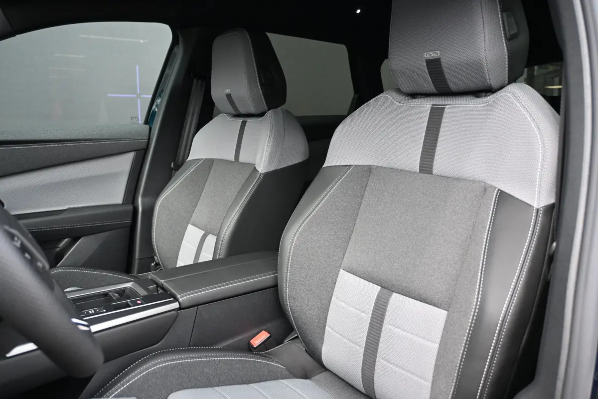 1.2 Turbo Hybrid Business Edition DEMO-DEAL! | Navigatie | Stoel/Stuurverwarming | Achteruitrijcamera | Comfortstoelen | !!