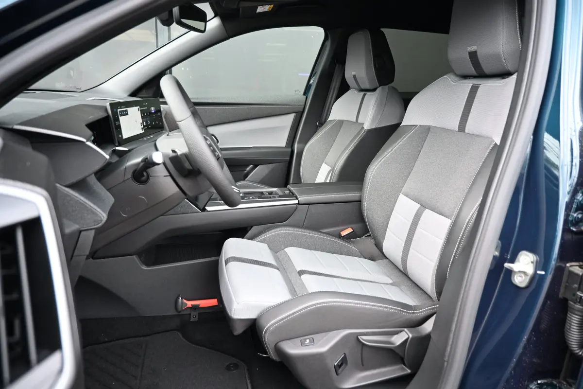 1.2 Turbo Hybrid Business Edition DEMO-DEAL! | Navigatie | Stoel/Stuurverwarming | Achteruitrijcamera | Comfortstoelen | !!