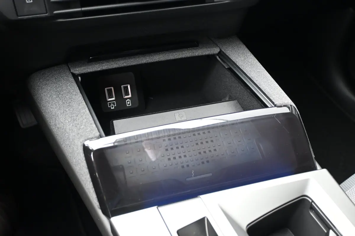 1.2 Turbo Hybrid Business Edition DEMO-DEAL! | Navigatie | Stoel/Stuurverwarming | Achteruitrijcamera | Comfortstoelen | !!