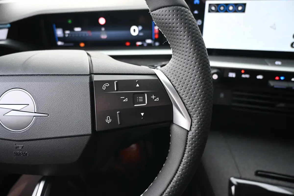 1.2 Turbo Hybrid Business Edition DEMO-DEAL! | Navigatie | Stoel/Stuurverwarming | Achteruitrijcamera | Comfortstoelen | !!