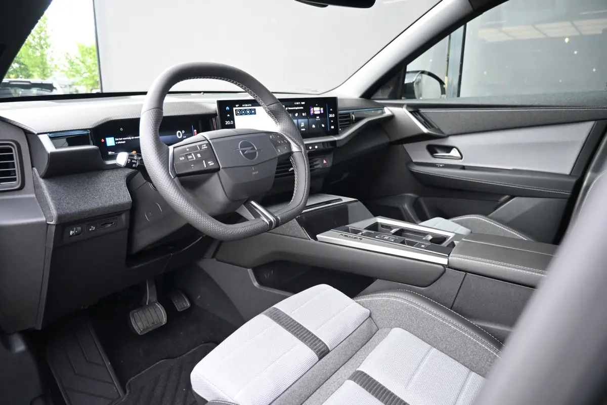 1.2 Turbo Hybrid Business Edition DEMO-DEAL! | Navigatie | Stoel/Stuurverwarming | Achteruitrijcamera | Comfortstoelen | !!