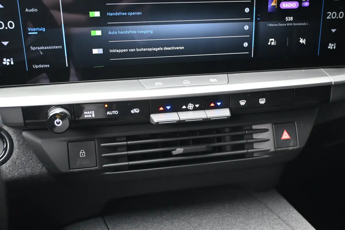 1.2 Turbo Hybrid Business Edition DEMO-DEAL! | Navigatie | Stoel/Stuurverwarming | Achteruitrijcamera | Comfortstoelen | !!