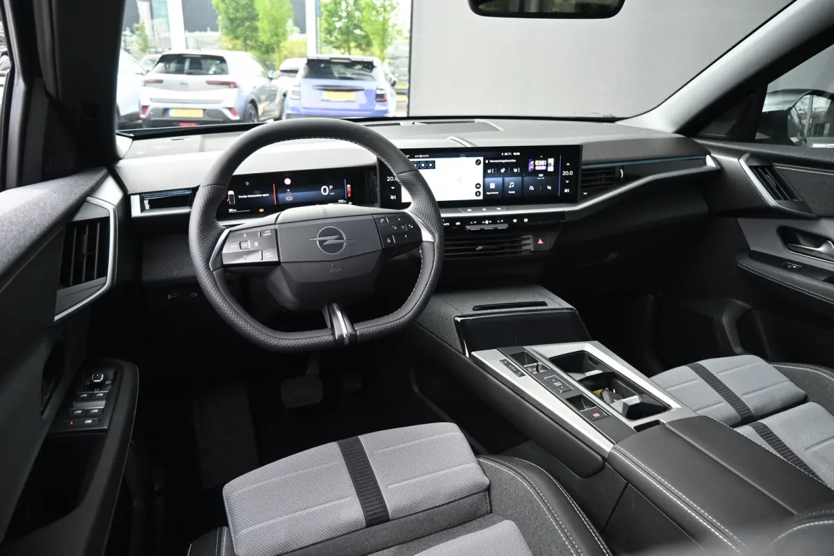 1.2 Turbo Hybrid Business Edition DEMO-DEAL! | Navigatie | Stoel/Stuurverwarming | Achteruitrijcamera | Comfortstoelen | !!