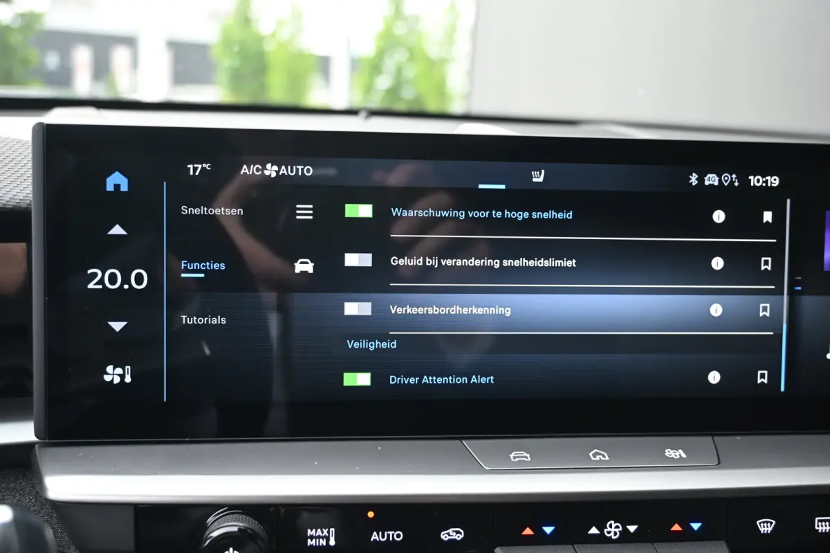1.2 Turbo Hybrid Business Edition DEMO-DEAL! | Navigatie | Stoel/Stuurverwarming | Achteruitrijcamera | Comfortstoelen | !!