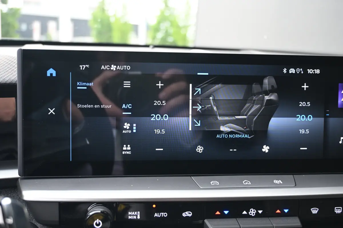 1.2 Turbo Hybrid Business Edition DEMO-DEAL! | Navigatie | Stoel/Stuurverwarming | Achteruitrijcamera | Comfortstoelen | !!