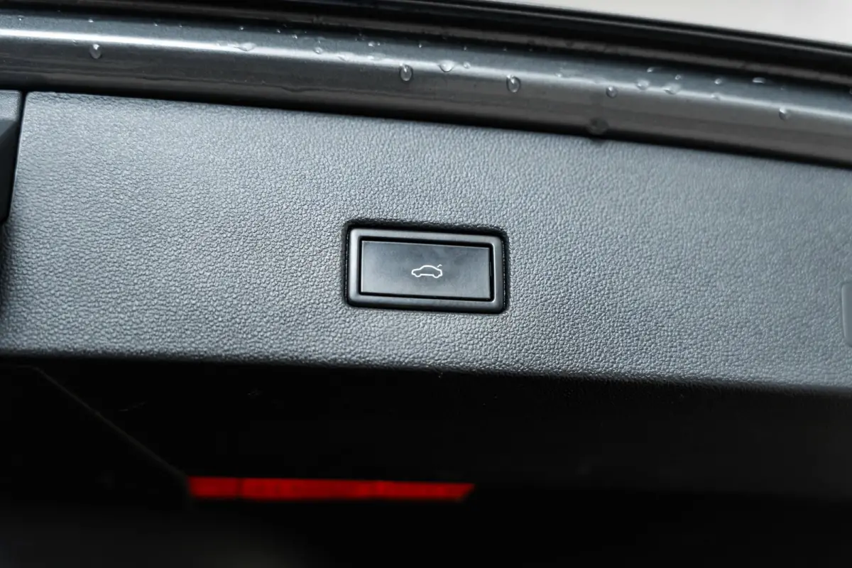2.0 TSI 4Motion DSG R-Line Pano Navi Camera