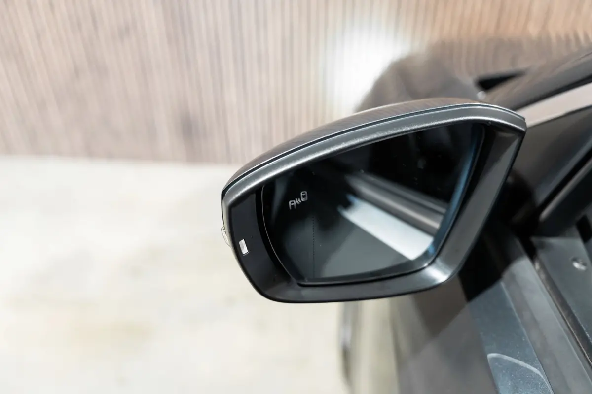 2.0 TSI 4Motion DSG R-Line Pano Navi Camera