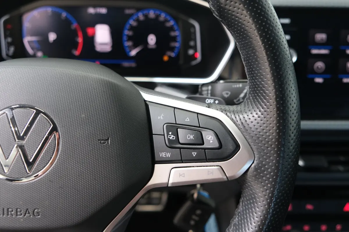 1.0 TSI Style Business 2x R-Line Automaat - Airco, Cruise, Virtueel display, Camera, Carplay, Trekhaak.