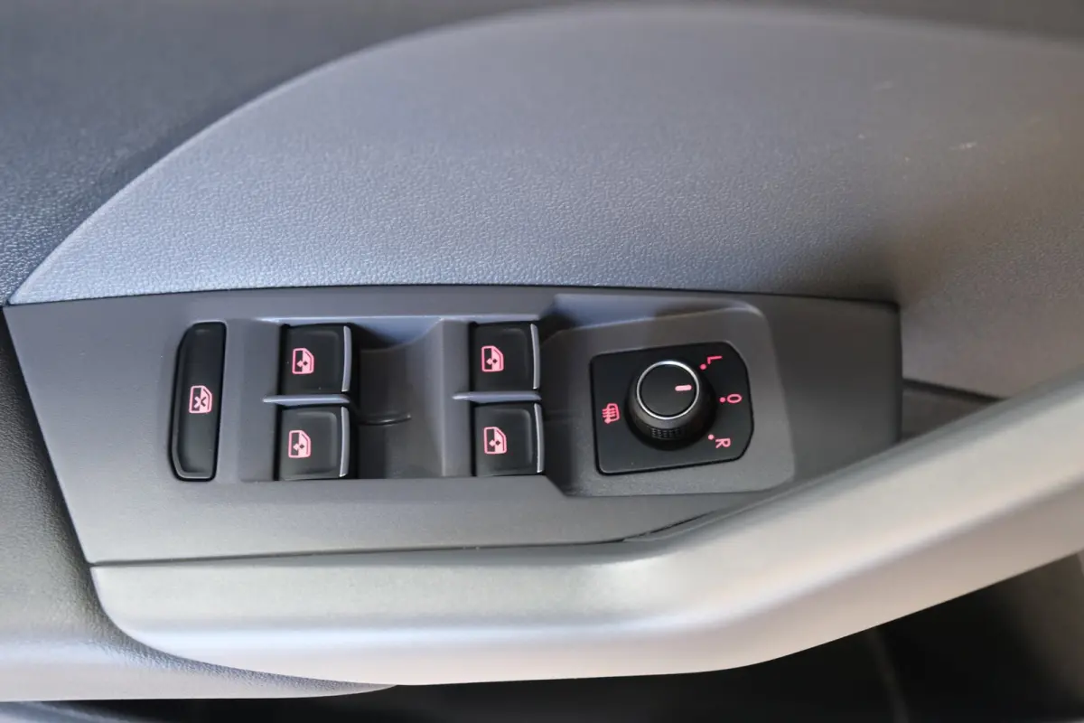 1.0 TSI Style Business 2x R-Line Automaat - Airco, Cruise, Virtueel display, Camera, Carplay, Trekhaak.